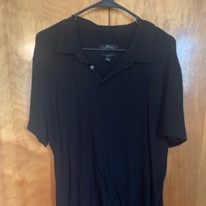 Men’s short sleeve polo shirt.